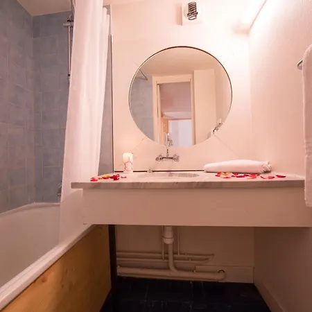 Grand Roc - Ancolies 220 - Happy シャモニー